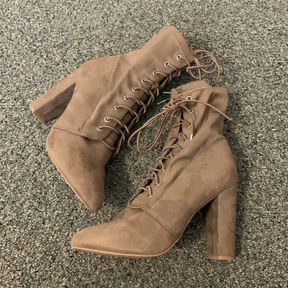 Lulu’s Suade Booties Size 7 - Picture 4 of 5